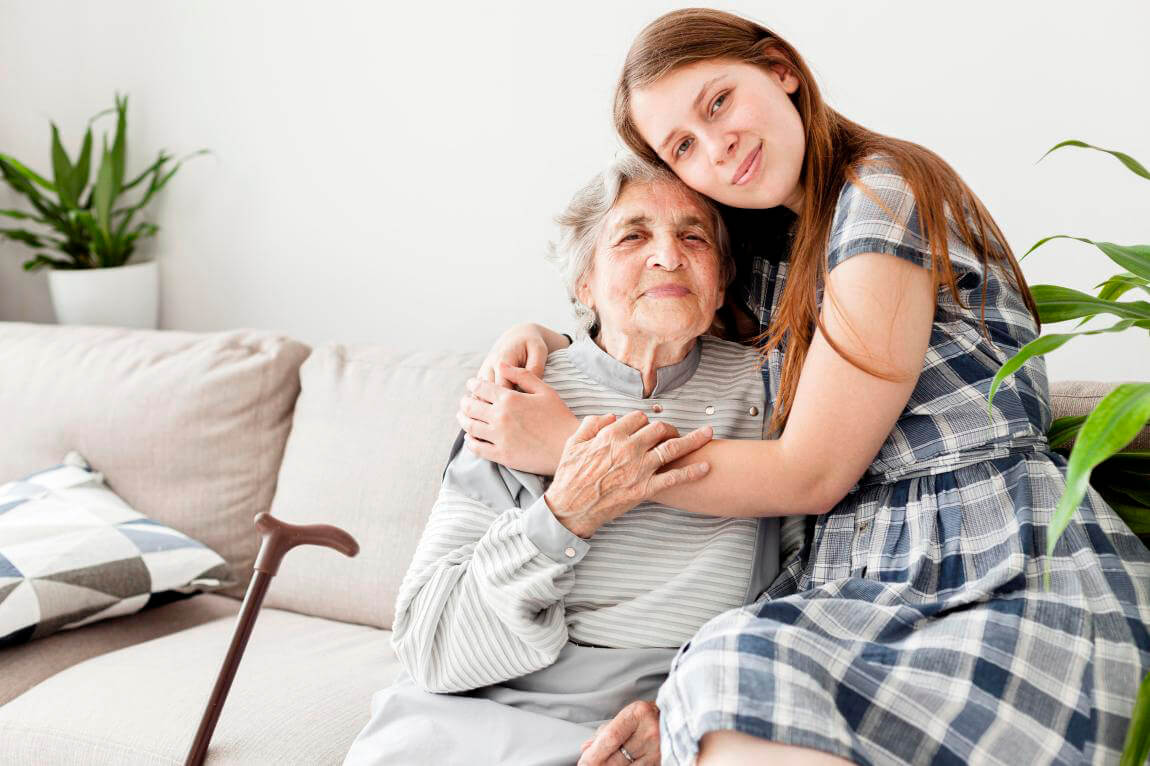 Как убедить пожилого родственника поселится в частный дом для престарелых?