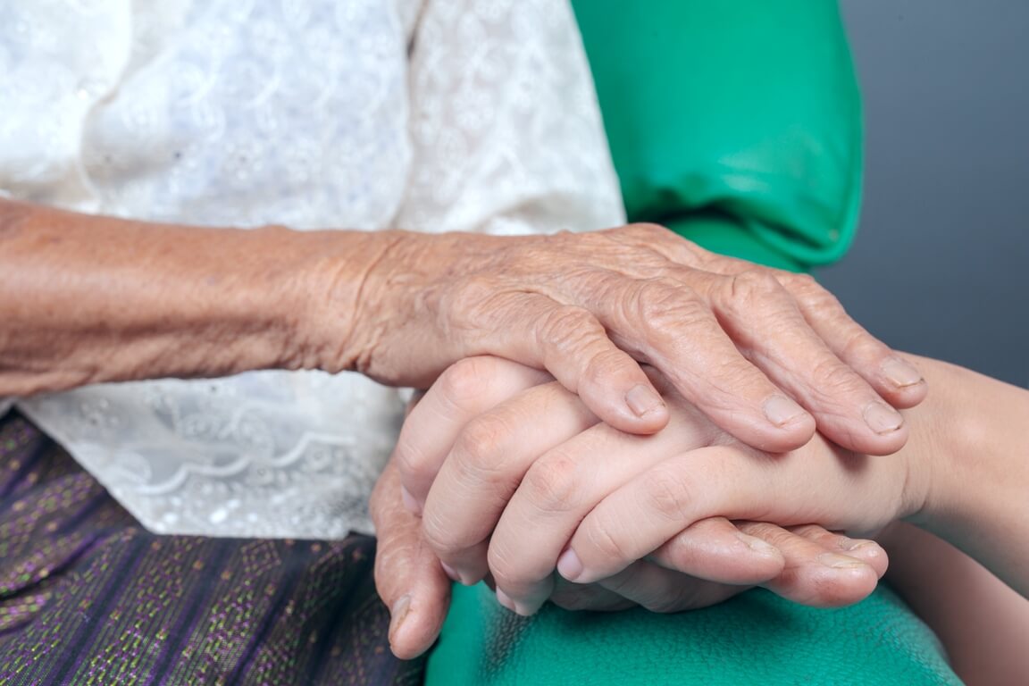 Какого ухода требует пожилой человек после 80 лет?